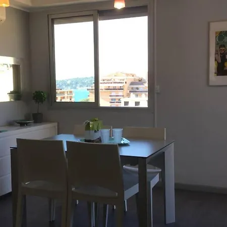 Edouard Vii : Centre, Terrasse Vue Degagee, Plage A 50 Metres * Menton